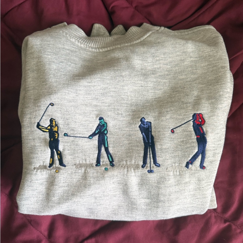 SOLD❤️
Vintage Gray Sweater with Embroidered Golfers